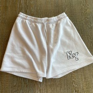 WHITE SWEAT SHORTS